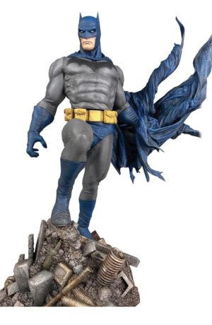 Batman defiant statue