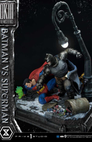 Ultimate Diorama Masterline Batman: The Dark Knight Returns (Comics) Batman versus Superman DX Bonus Version - immagine 25