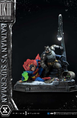 Ultimate Diorama Masterline Batman: The Dark Knight Returns (Comics) Batman versus Superman DX Bonus Version - immagine 13