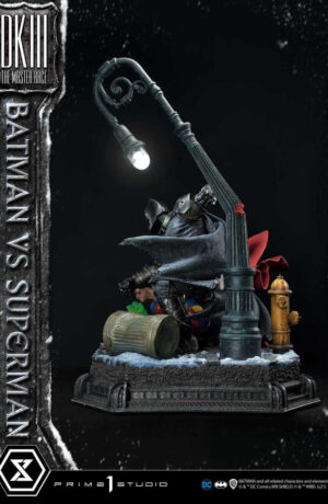 Ultimate Diorama Masterline Batman: The Dark Knight Returns (Comics) Batman versus Superman DX Bonus Version - immagine 12