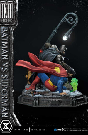 Ultimate Diorama Masterline Batman: The Dark Knight Returns (Comics) Batman versus Superman DX Bonus Version - immagine 10