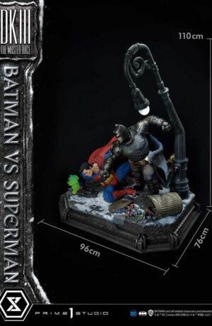 Ultimate Diorama Masterline Batman: The Dark Knight Returns (Comics) Batman versus Superman DX Bonus Version - immagine 1