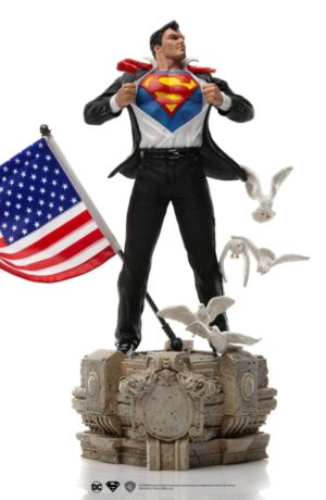 DC Comics Deluxe Art Scale Statue 1/10 Clark Kent