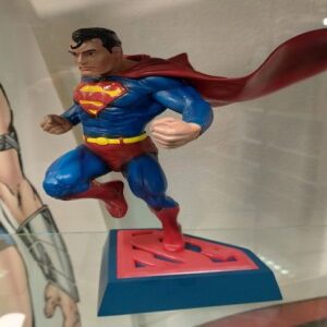 DC Comics Statue Superman Comic Book Edition - Noble Collection - immagine 5