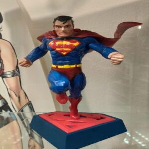 DC Comics Statue Superman Comic Book Edition - Noble Collection - immagine 2