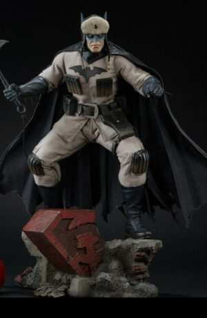 Superman Red Son Premium Format™ Batman Figure - Sideshow - immagine 2