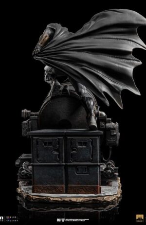 DC Comics Zack Snyder Justice League: Batman on Batsignal 1:10 Statue - immagine 5